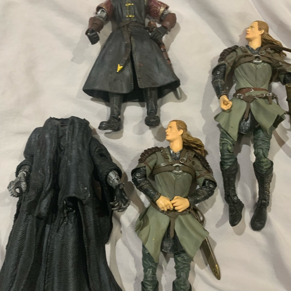 Lord of the rings Fantasy Action Figures. 4 included